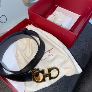 Reversible Ferragamo belt comes with dust bag!